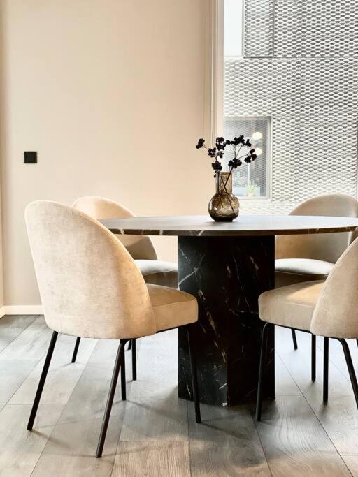 Private Lux 2Br & 2Ba City Center With Free Parking レイキャヴィーク エクステリア 写真