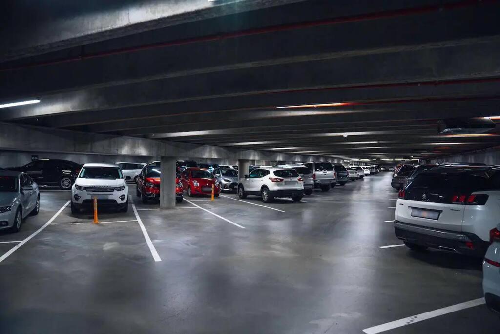 Private Lux 2Br & 2Ba City Center With Free Parking レイキャヴィーク エクステリア 写真